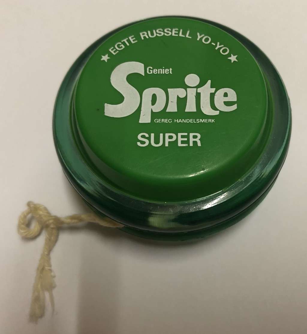 RARE ORIGINAL VINTAGE GENUINE RUSSELL SPRITE SUPER YO-YO WITH STRING