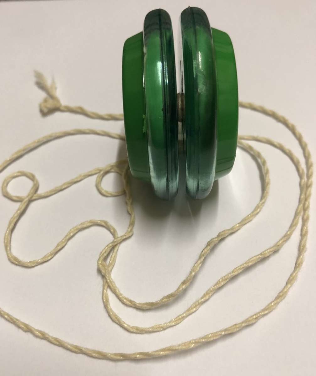 RARE ORIGINAL VINTAGE GENUINE RUSSELL SPRITE SUPER YO-YO WITH STRING