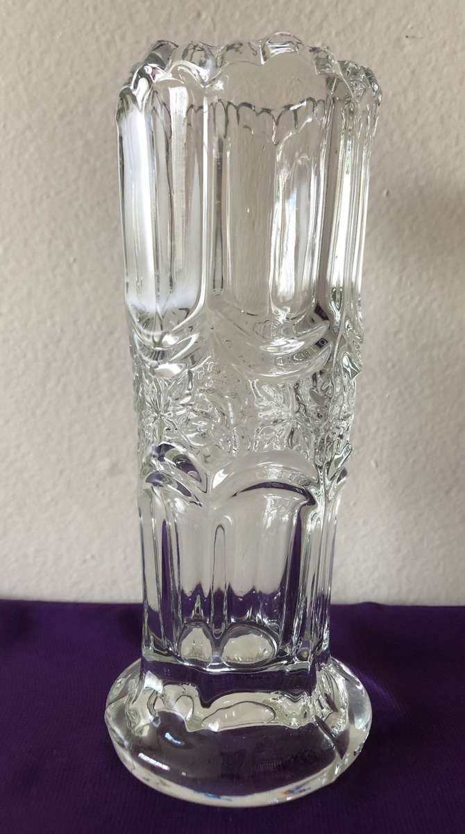 VINTAGE 20CM LEAD CRYSTAL VASE WITH ROSE DESIGN