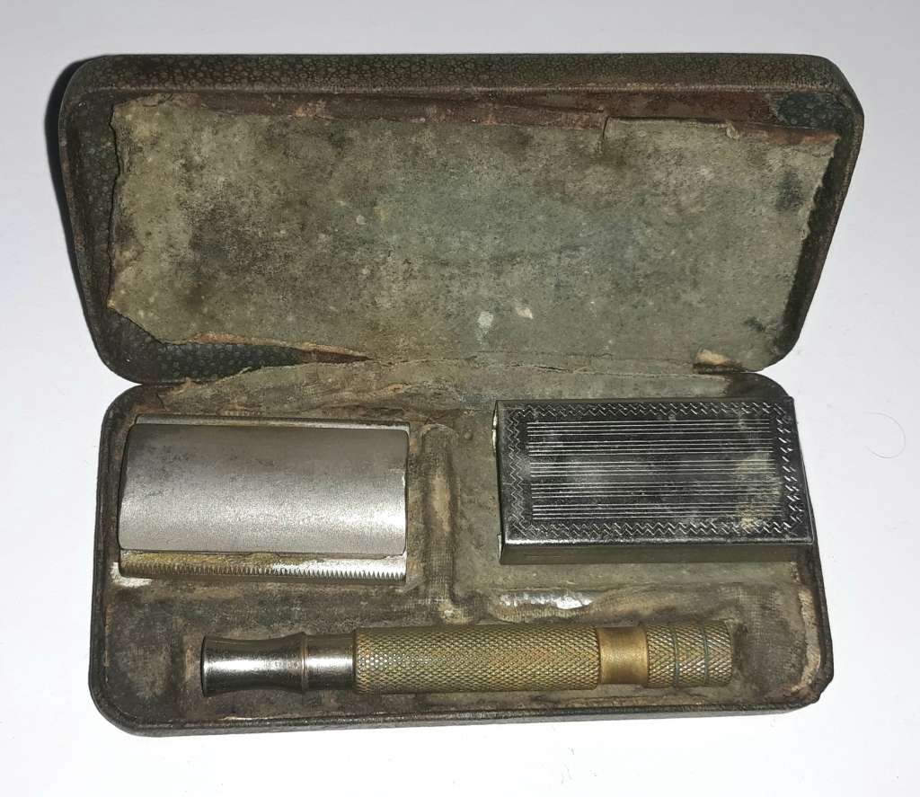 Vintage 1940s Gillette British Tech Safety Razor