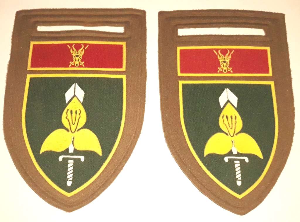 SADF 9th Infantry Division Tupper Flashes with Chief of Army Command Bars