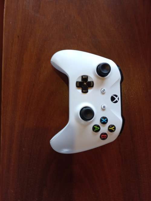 Xbox one s-(4 games included)