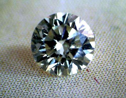 Beautiful engagement quality diamond 0.33 carats - VS2 - light champagne