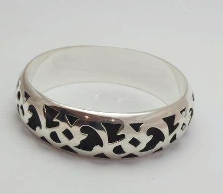 *Gorgeous* New* 925 Sterling Silver Lasercut Bangle - 20mm