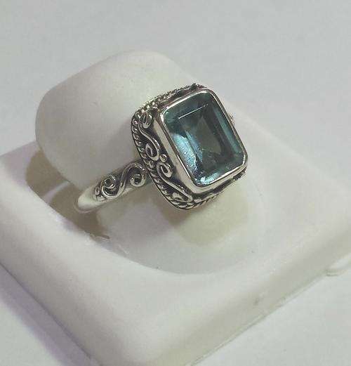 *NEW* 925 STERLING SILVER RING WITH LIGHT BLUE TOPAZ