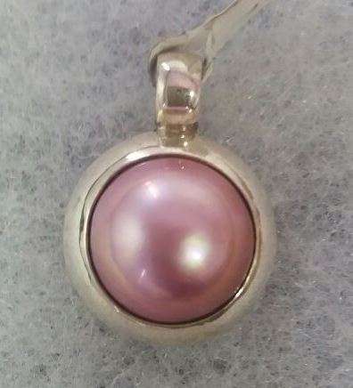 Beautiful Pink Mabe Pearl Pendant set in 925 Sterling Silver