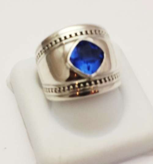 *STUNNING NEW* STERLING SILVER RING WITH BLUE CZ STONES