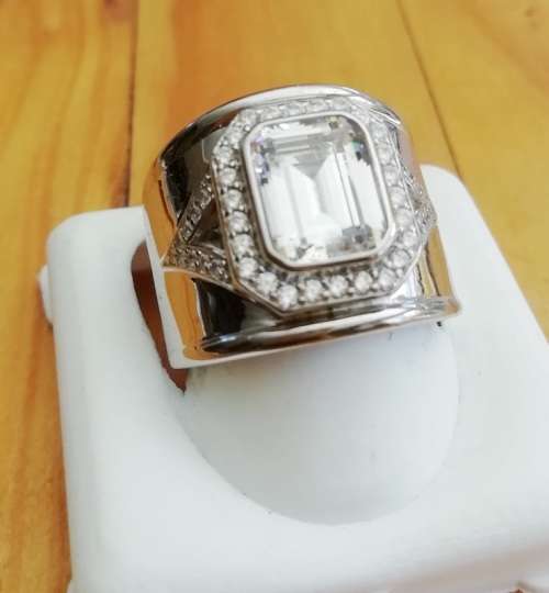 *New* 925 sterling silver ring with  cubic zirconia stones