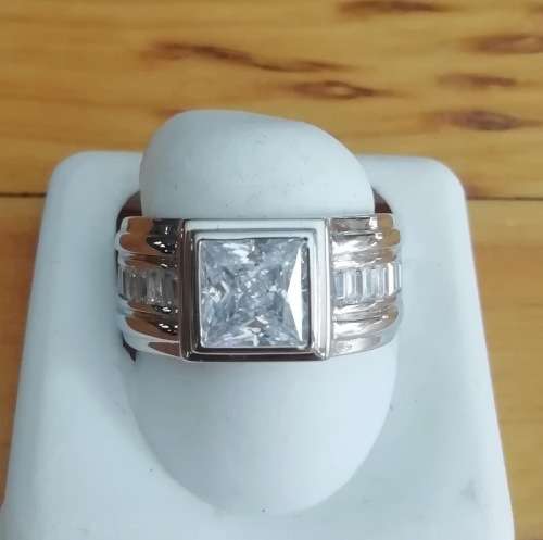 *New* 925 sterling silver ring with  cubic zirconia stones