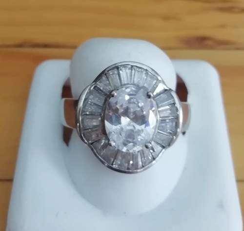 *New* 925 sterling silver ring with  cubic zirconia stones