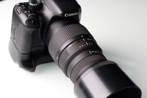 Canon EOS 550d including 70-300mm Sigma Lens and Battery Grip