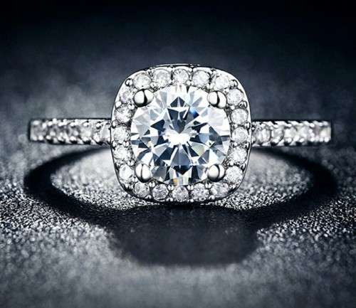 **GORGEOUS** WHITE GOLD PLATED RING SIZE 7/17.3MM/O