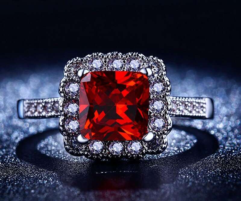 **GORGEOUS** RED SQUARE CUBIC ZIRCONIA RING SIZE 7/17.3MM