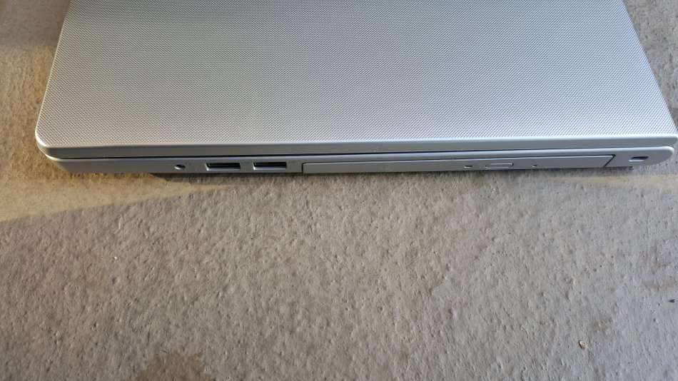 DELL INSPIRON 15 5558 5TH GENERATION CORE i5-5250U/15.6" SCREEN/ 8GB MEMORY/1TB HDD/WINDOWS 10