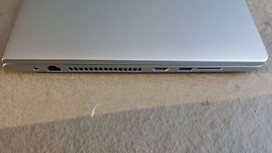 DELL INSPIRON 15 5558 5TH GENERATION CORE i5-5250U/15.6" SCREEN/ 8GB MEMORY/1TB HDD/WINDOWS 10