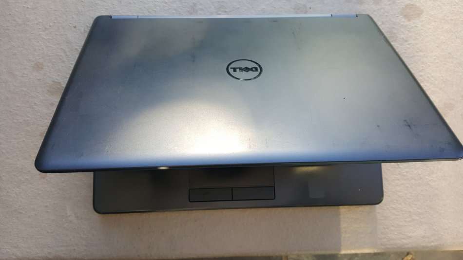 DELL LATITUDE E5450 5TH GENERATION CORE i5-5200U/14" SCREEN/ 4GB MEMORY/500GB HDD/WINDOWS 8.1 PRO