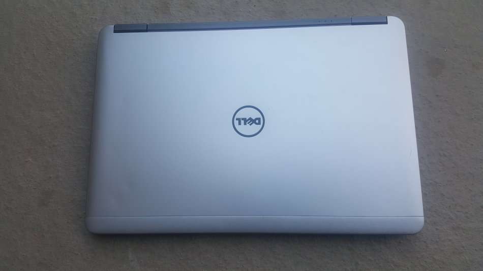 DELL LATITUDE E7240 4TH GENERATION CORE i5-4300U/12.5" SCREEN/ 4GB RAM/128GB SSD/WIN 10 PRO