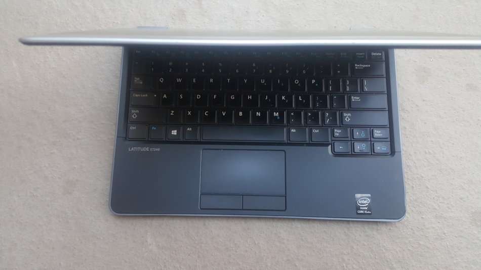 DELL LATITUDE E7240 4TH GENERATION CORE i5-4300U/12.5" SCREEN/ 4GB RAM/128GB SSD/WIN 10 PRO