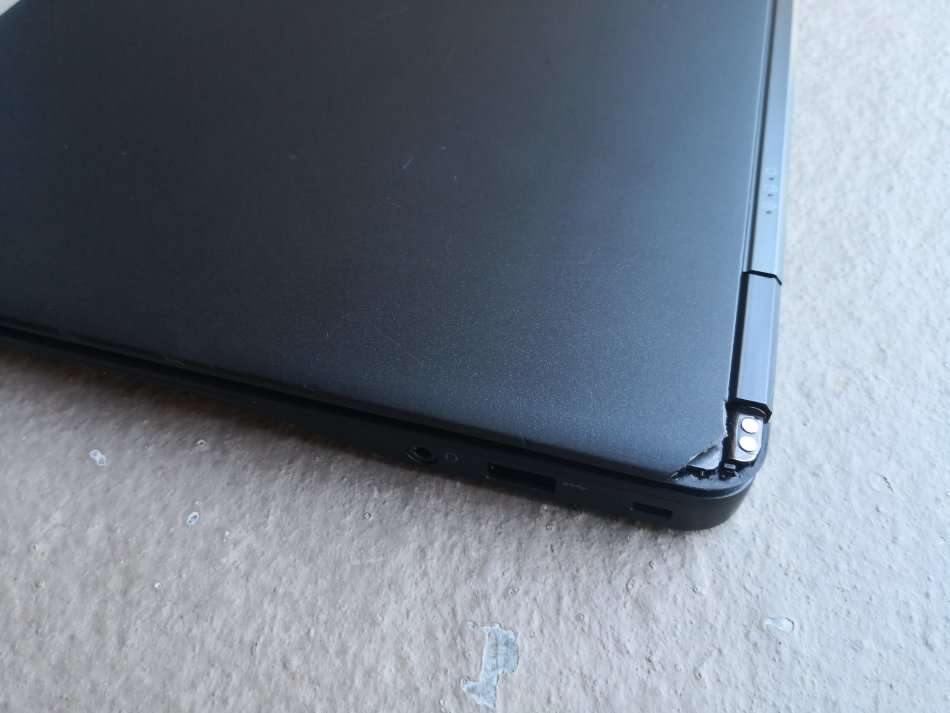 DELL LATITUDE E7450 5TH GENERATION CORE i5-5300U/14"FULL-HD SCREEN/ 4GB RAM/320GB HDD/WIN 8.1 PRO