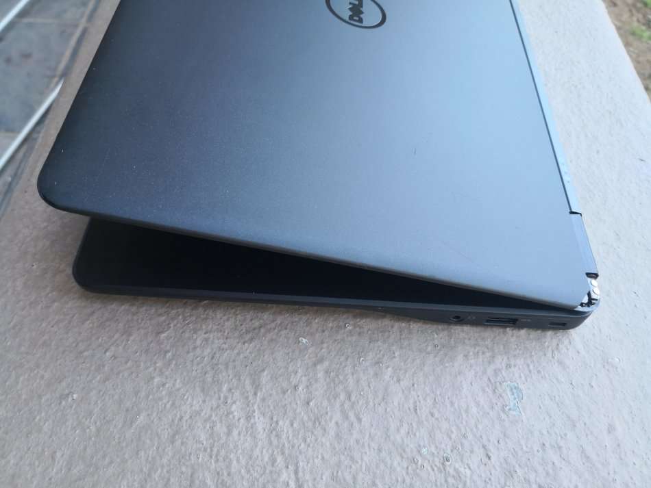DELL LATITUDE E7450 5TH GENERATION CORE i5-5300U/14"FULL-HD SCREEN/ 4GB RAM/320GB HDD/WIN 8.1 PRO