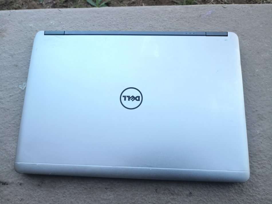 DELL LATITUDE E7440 4TH GENERATION CORE i3-4010U/14" SCREEN/ 4GB RAM/320GB HDD/WIN 8.1 PRO