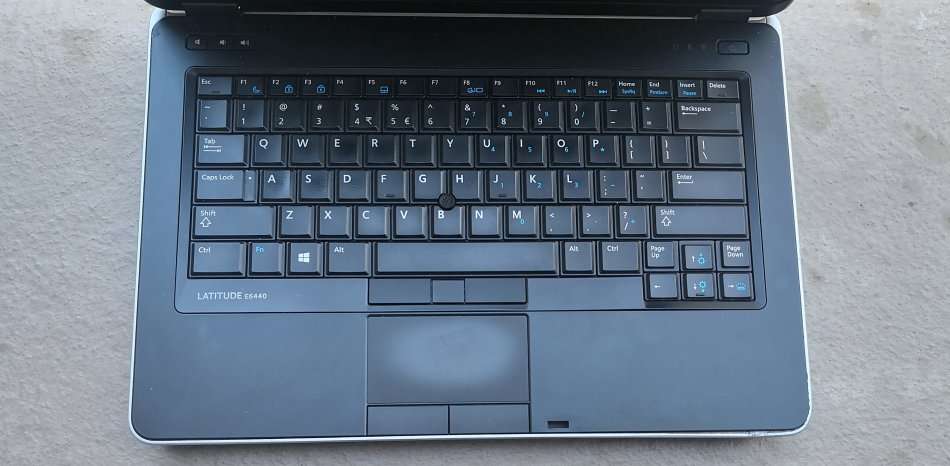 DELL LATITUDE E6440 4TH GENERATION CORE i5/14" SCREEN/ 4GB RAM/500GB HDD/WIN 10 PRO