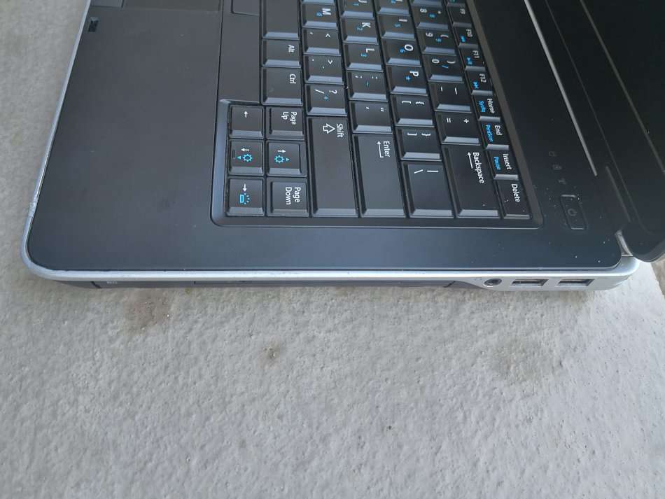 DELL LATITUDE E6440 4TH GENERATION CORE i5/14" SCREEN/ 4GB RAM/500GB HDD/WIN 10 PRO