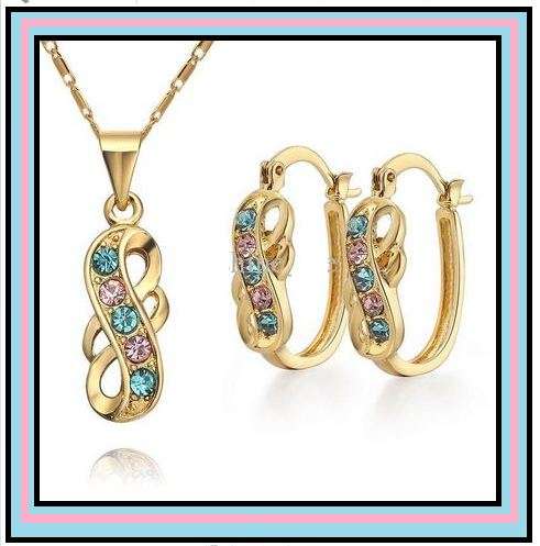BEYOND STUNNING!!!! 18k Gold plated necklace and earrings set