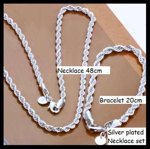 BEYOND STUNNING!!!! SILVER PLATED TWISTED ROPE NECKLACE AND BRACELET SET