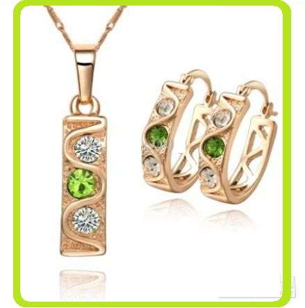 BEYOND STUNNING!!!! 18k Gold plated necklace and earrings set