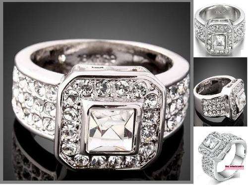 AUCTION CLOSING EARLY***POSTAGE R35.00 ADDITIONAL ITEMS FREE***18K WHITE GP SWAROVSKI CRYSTAL RING
