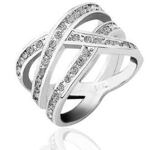 18K PLATINUM PLATED AUSTRIAN CRYSTAL RING (SIZE 7)
