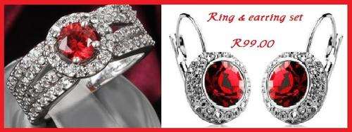 18K WHITE GOLD PLATED RING & EARRINGS SET (RING SIZE 6.7 OR 8)