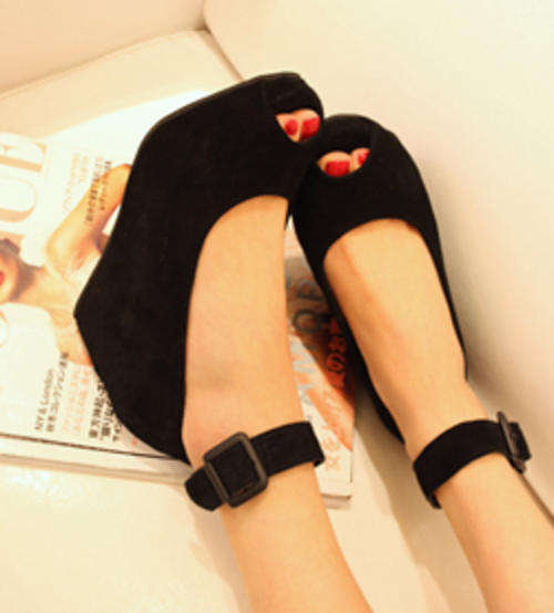 Elegant Ladies Wedge Heel