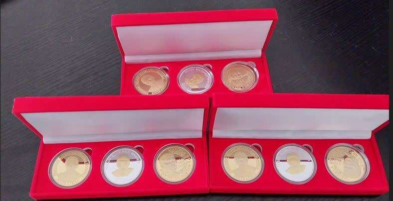 3 x Madela commemoration gold-plated set-in velvet box