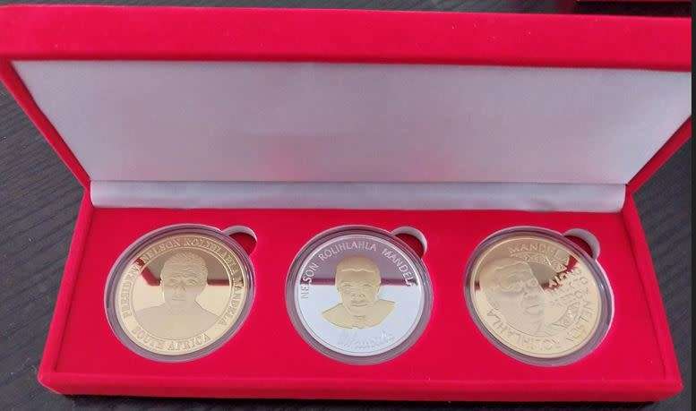 3 x Madela commemoration gold-plated set-in velvet box