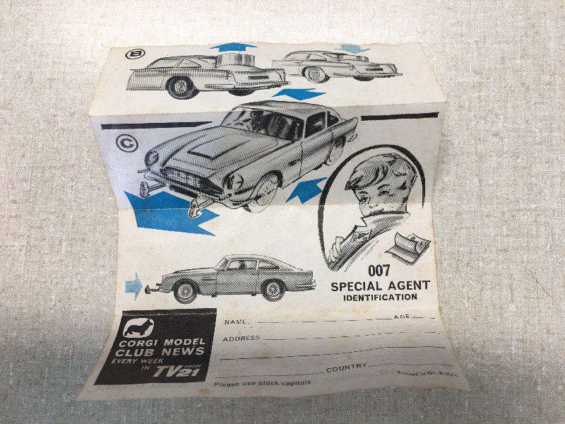 James Bond's Aston Martin D.B.5 - Corgi Toys