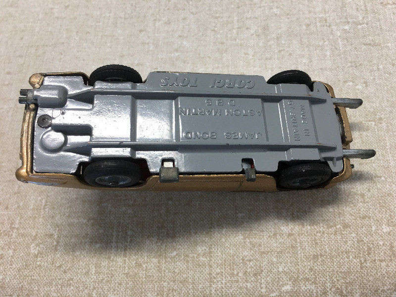 James Bond's Aston Martin D.B.5 - Corgi Toys