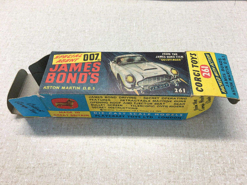 James Bond's Aston Martin D.B.5 - Corgi Toys