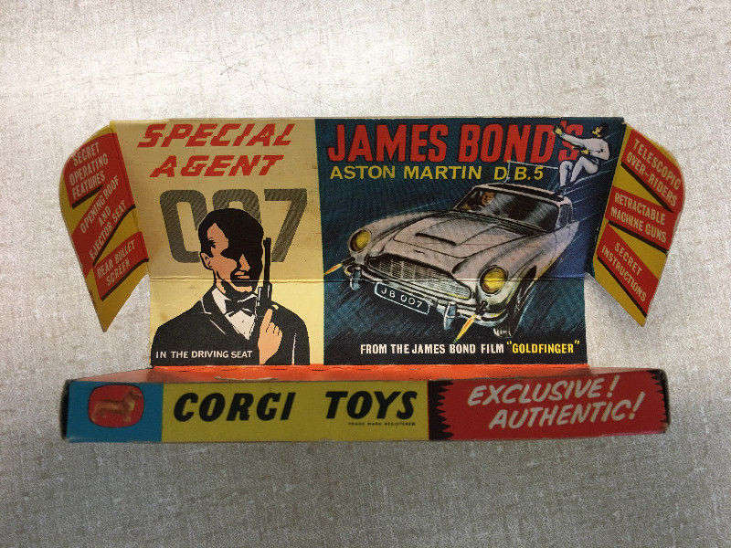 James Bond's Aston Martin D.B.5 - Corgi Toys