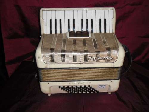 Hohner Student VM Accordion 48 buttons