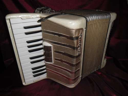 Hohner Student VM Accordion 48 buttons