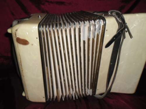 Hohner Student VM Accordion 48 buttons