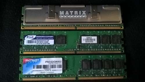 3 DDR2 RAM chips