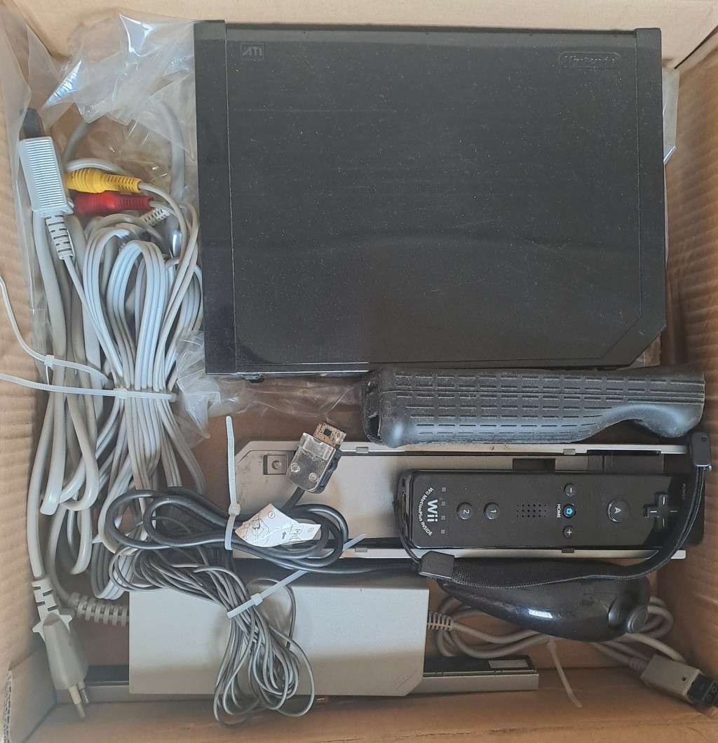 Black Nintendo Wii console.