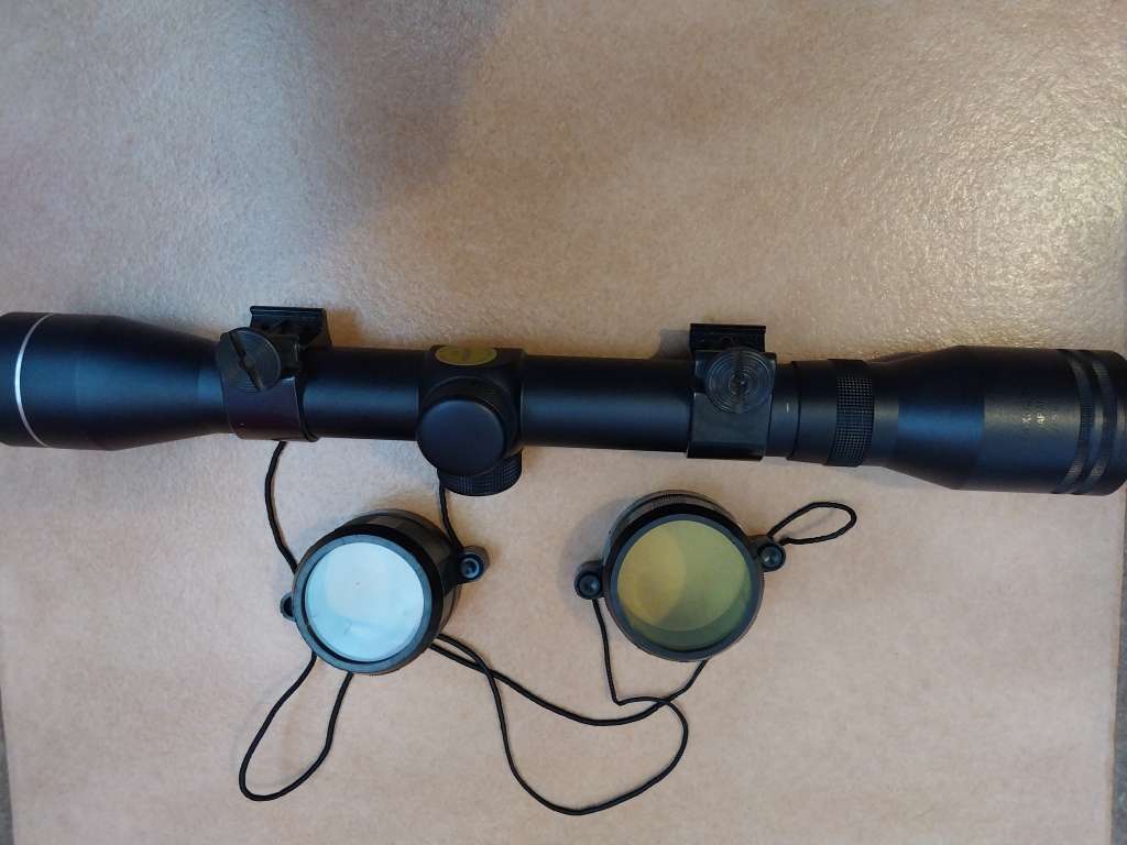 TASCO W4X32DF Rifle Telescope with USA Weaver 1 Inch brackets