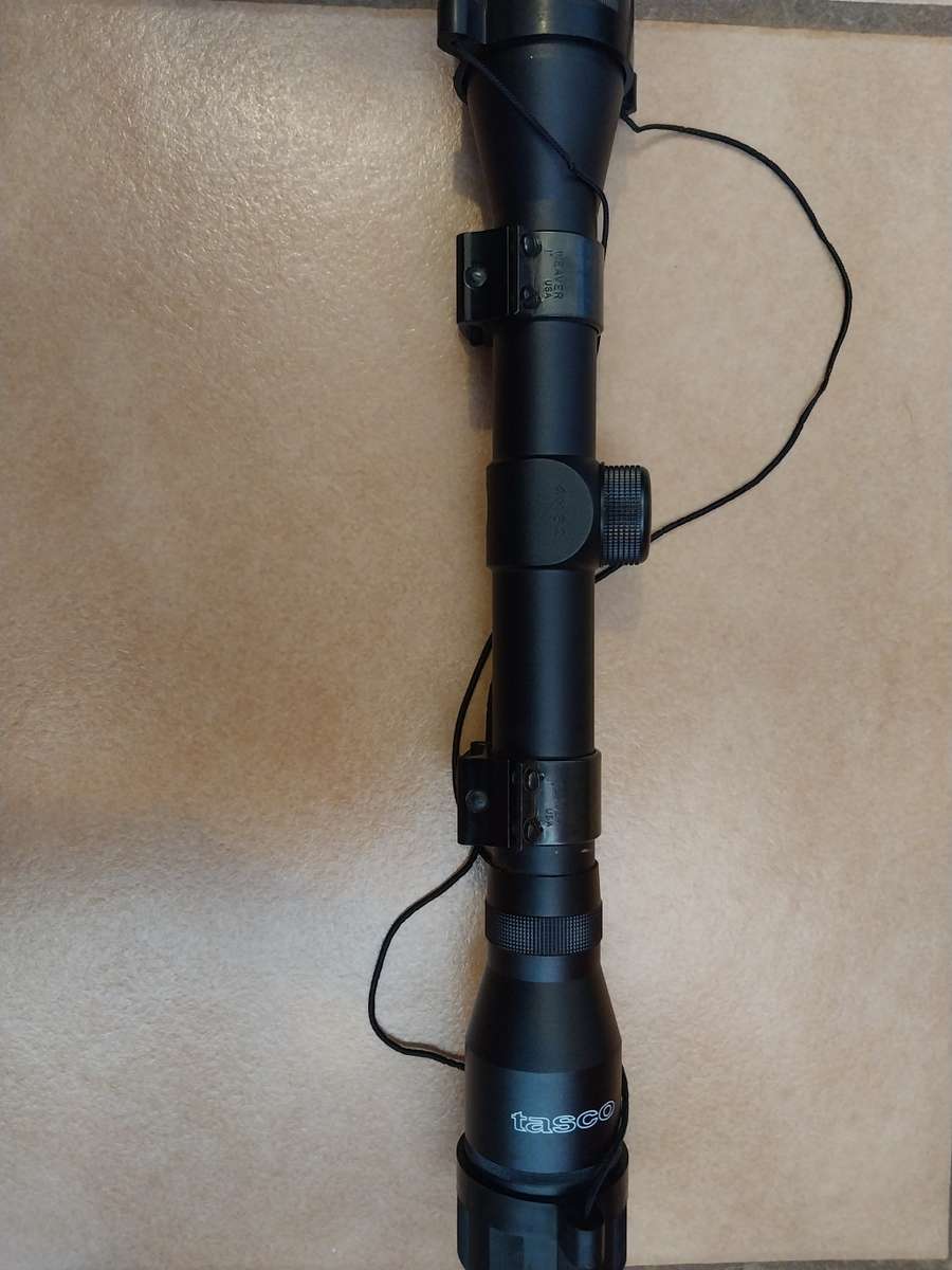 TASCO W4X32DF Rifle Telescope with USA Weaver 1 Inch brackets