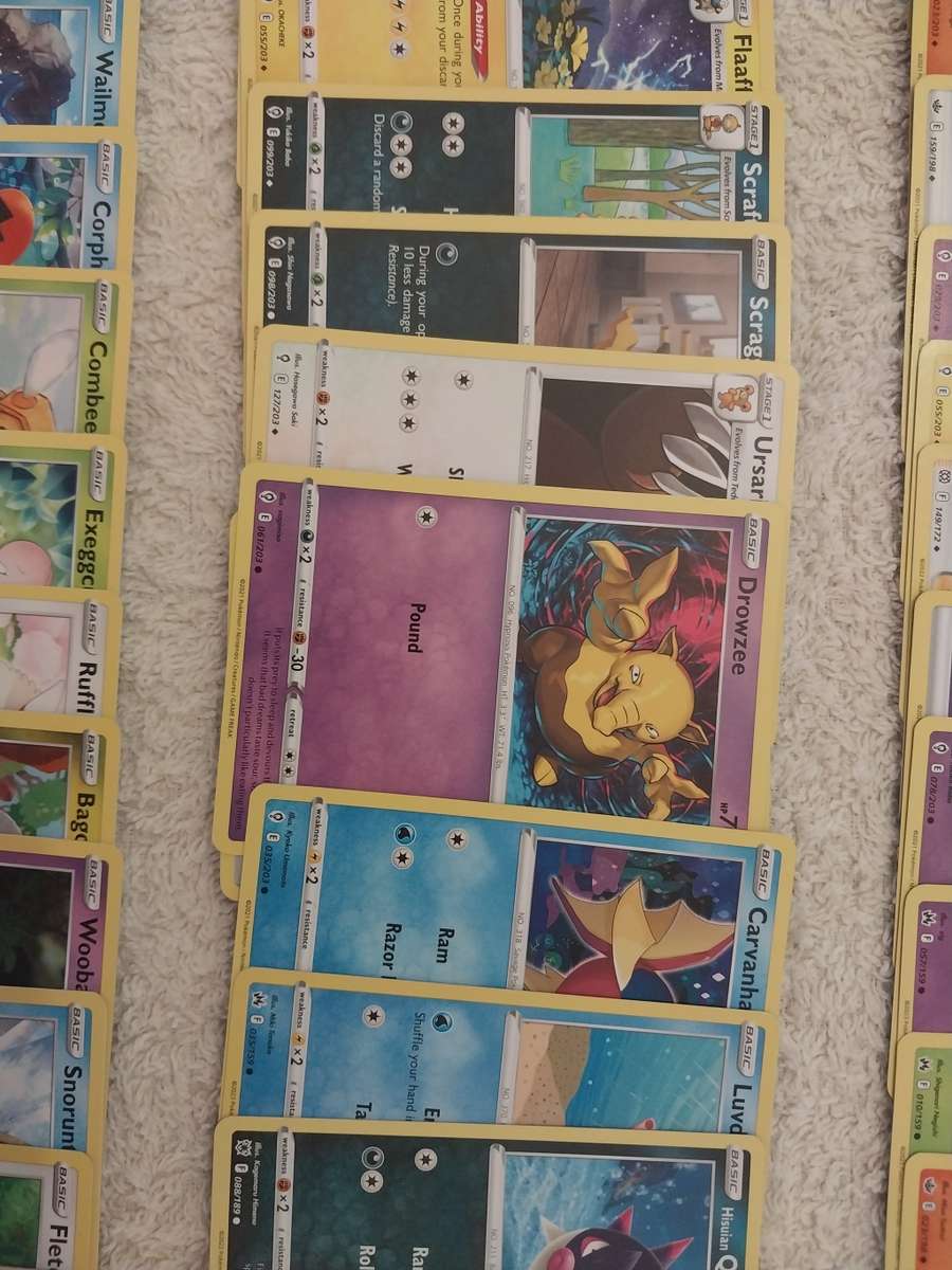 POKÉMON COLLECTABLE TRADING CARDS