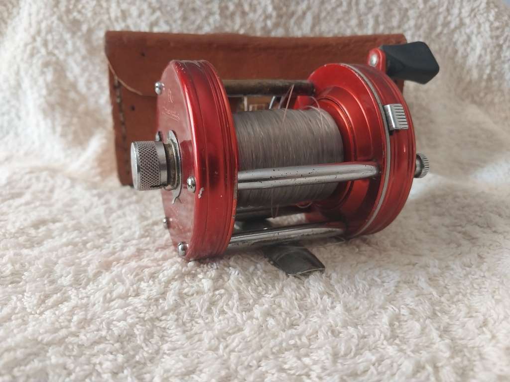 ABU GARCIA RED PIN FISHING REEL