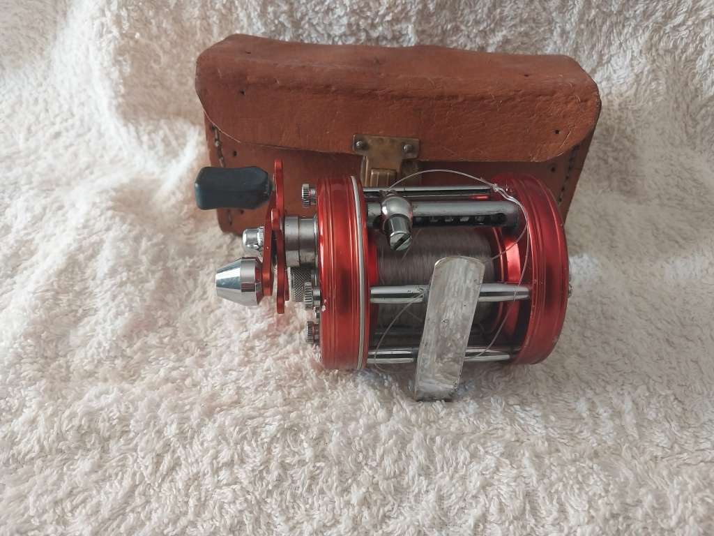 ABU GARCIA RED PIN FISHING REEL